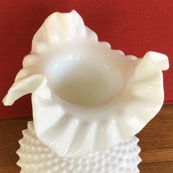 Vintage Fenton White Milk Glass Hobnail Vase Large Ruffled Edge - Picture 7 of 12